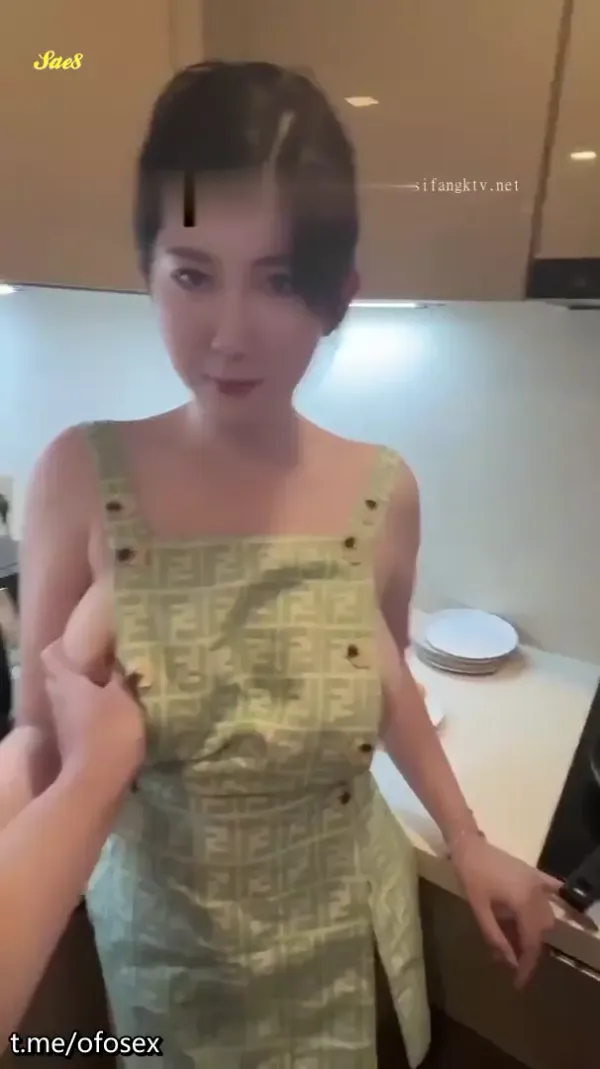 网红李Y和隔壁老王在厨房